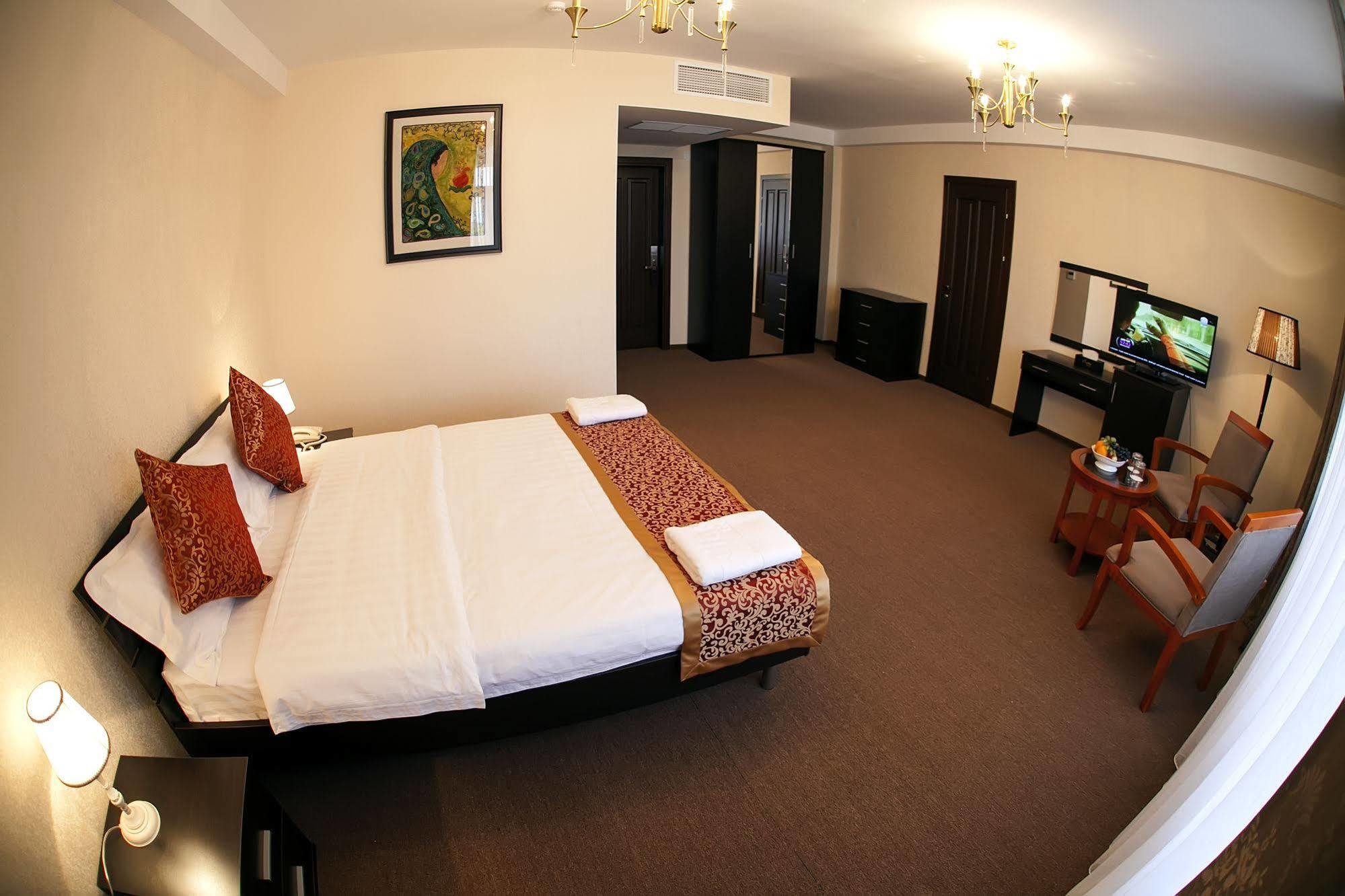 Classic Hotel Osh Luaran gambar