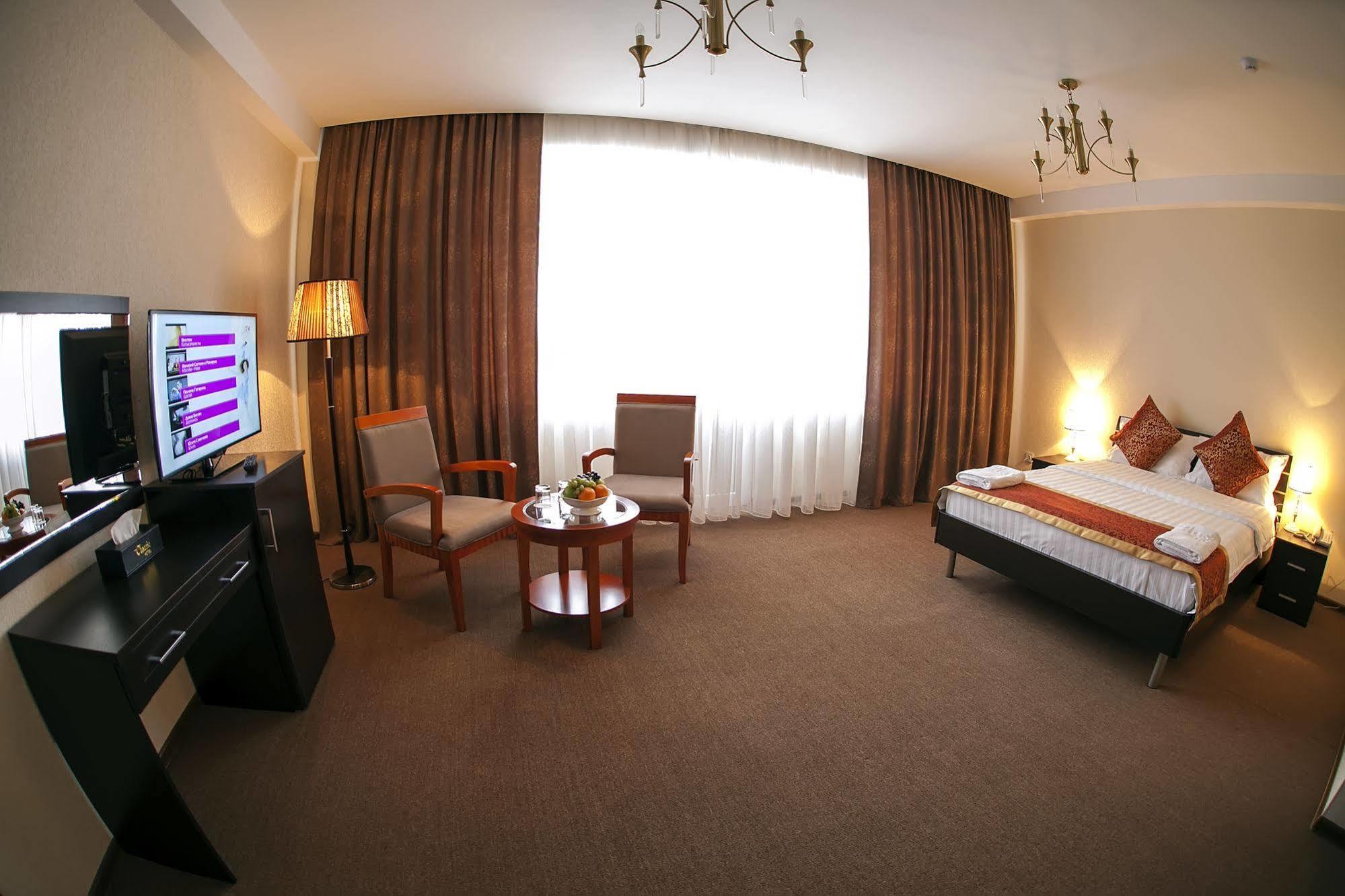 Classic Hotel Osh Luaran gambar