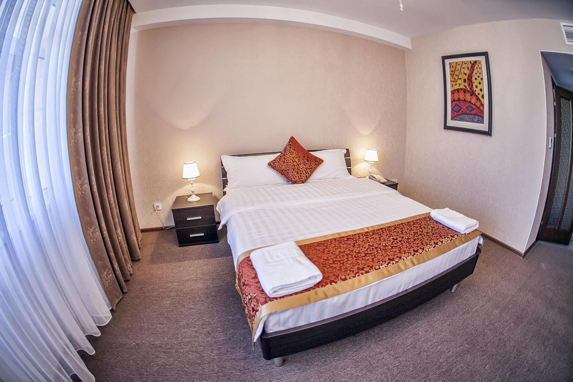 Classic Hotel Osh Luaran gambar