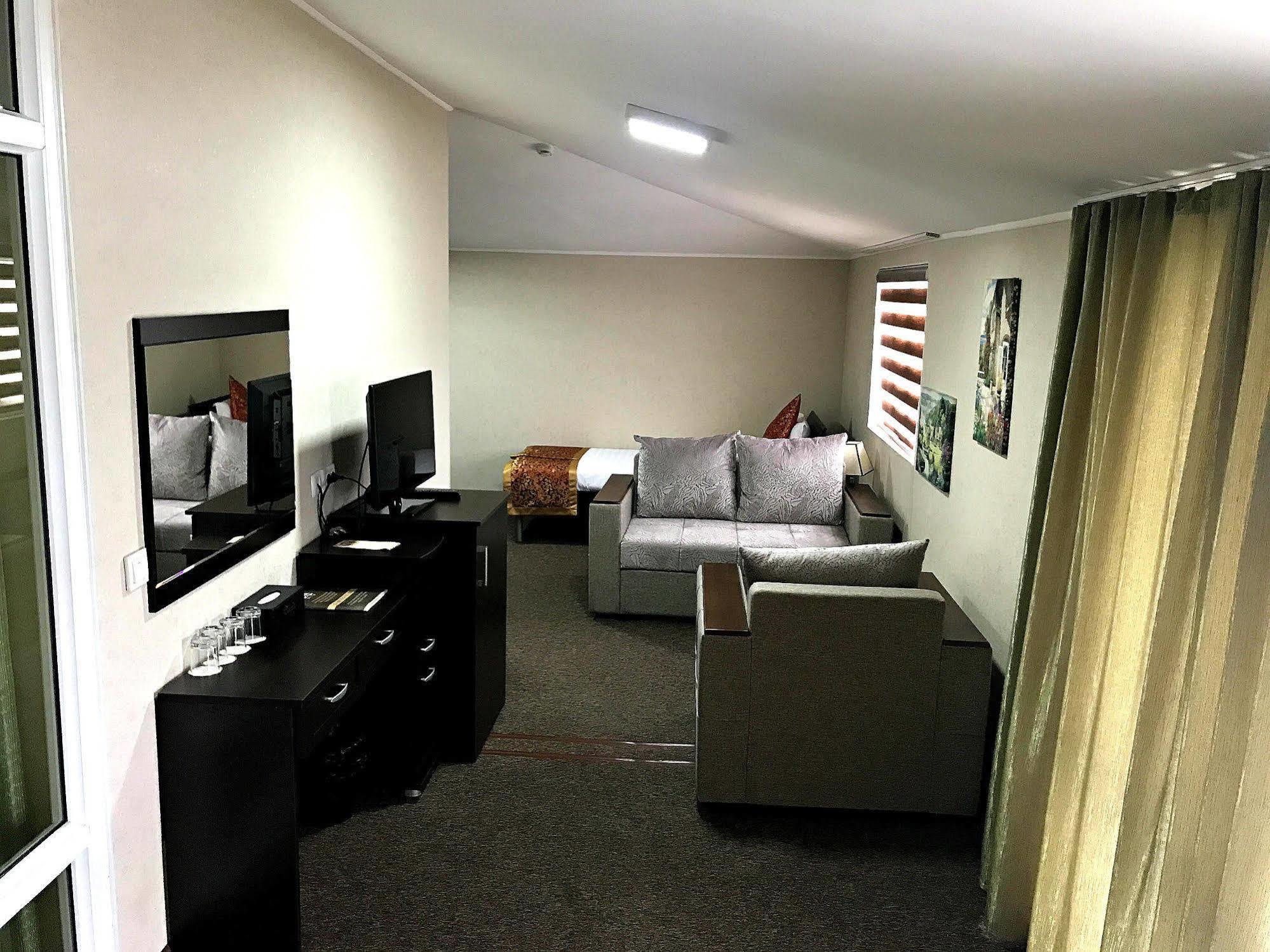 Classic Hotel Osh Luaran gambar