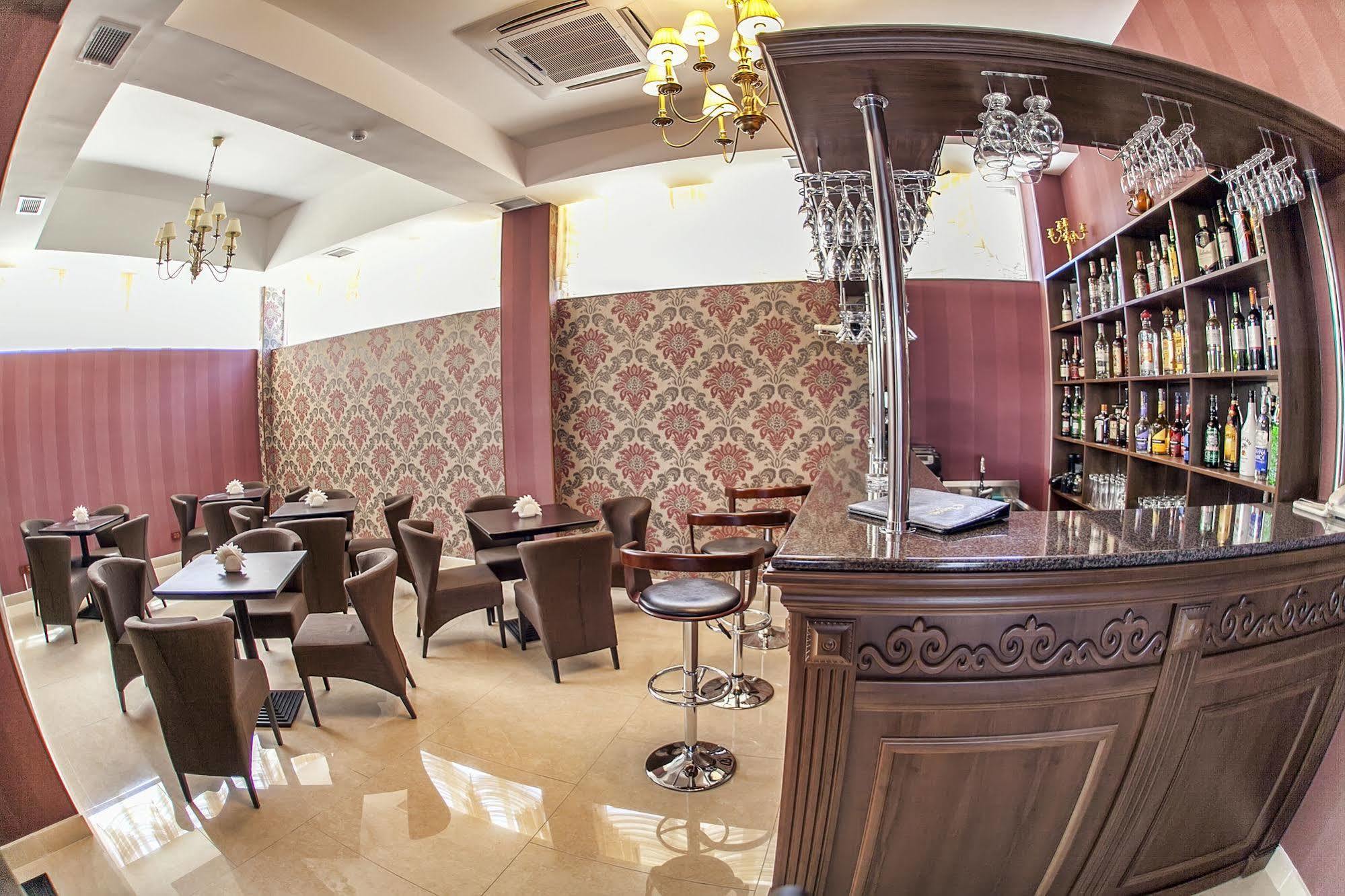 Classic Hotel Osh Luaran gambar