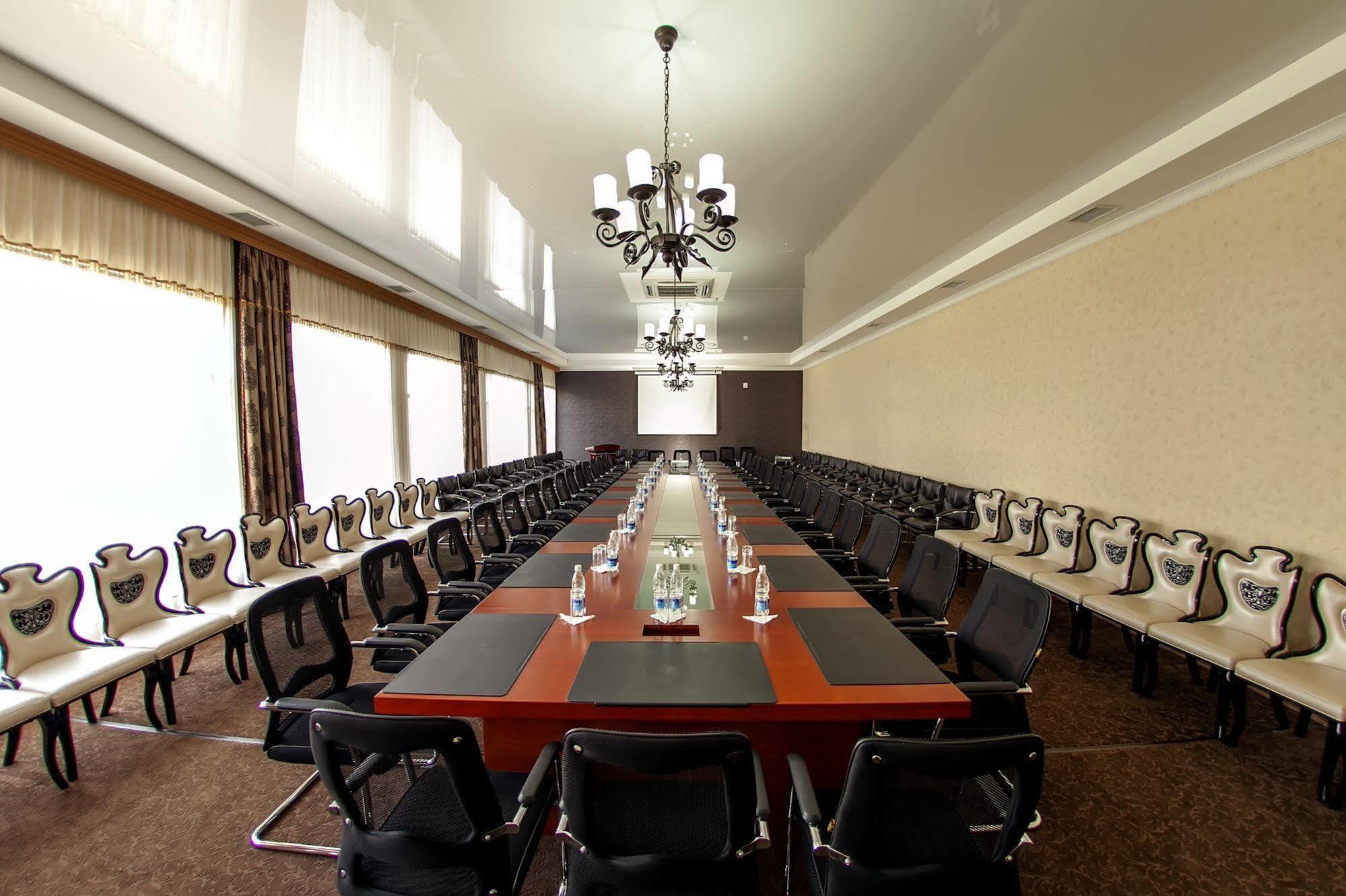 Classic Hotel Osh Luaran gambar