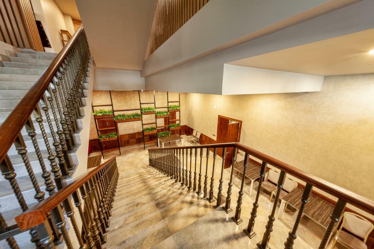 Classic Hotel Osh Luaran gambar